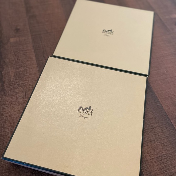 Two Hermes Limoges plates - Picture 9 of 9